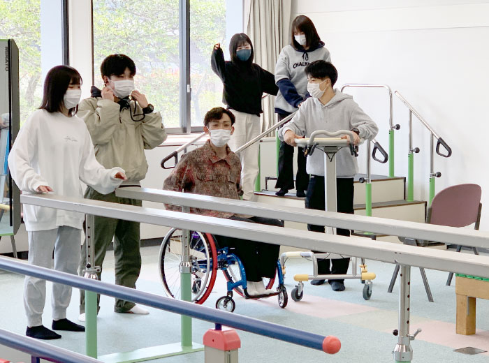 実習中の学生たち